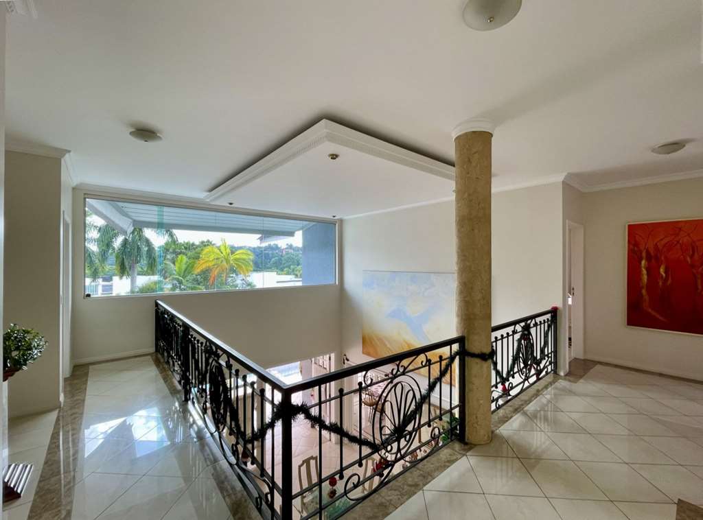 Linda casa com 4 suítes na Granja Viana, foto 21 de 49