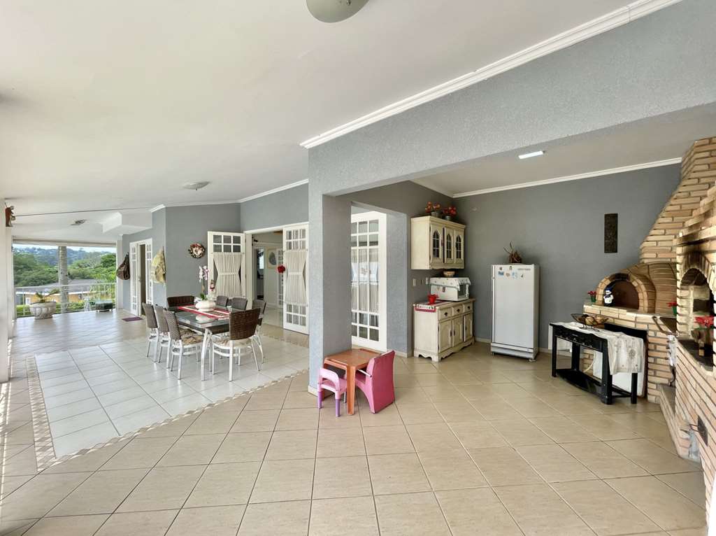 Linda casa com 4 suítes na Granja Viana, foto 33 de 49