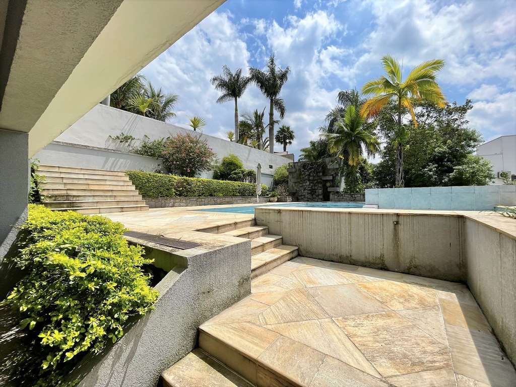 Linda casa com 4 suítes na Granja Viana, foto 43 de 49