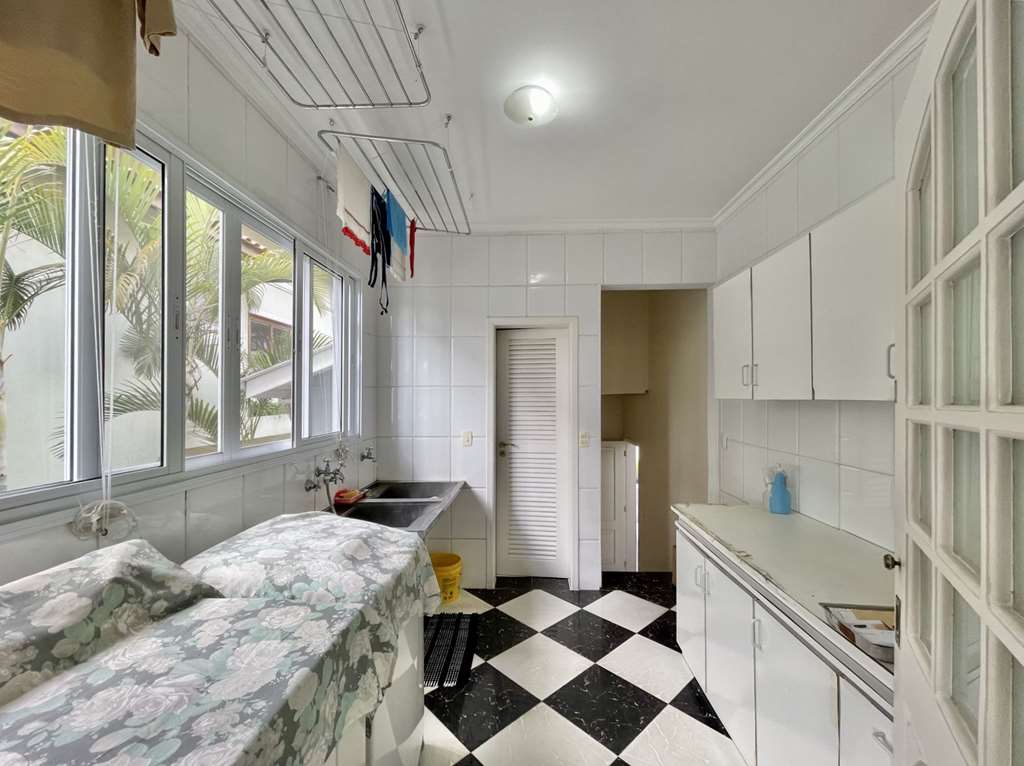 Linda casa com 4 suítes na Granja Viana, foto 45 de 49