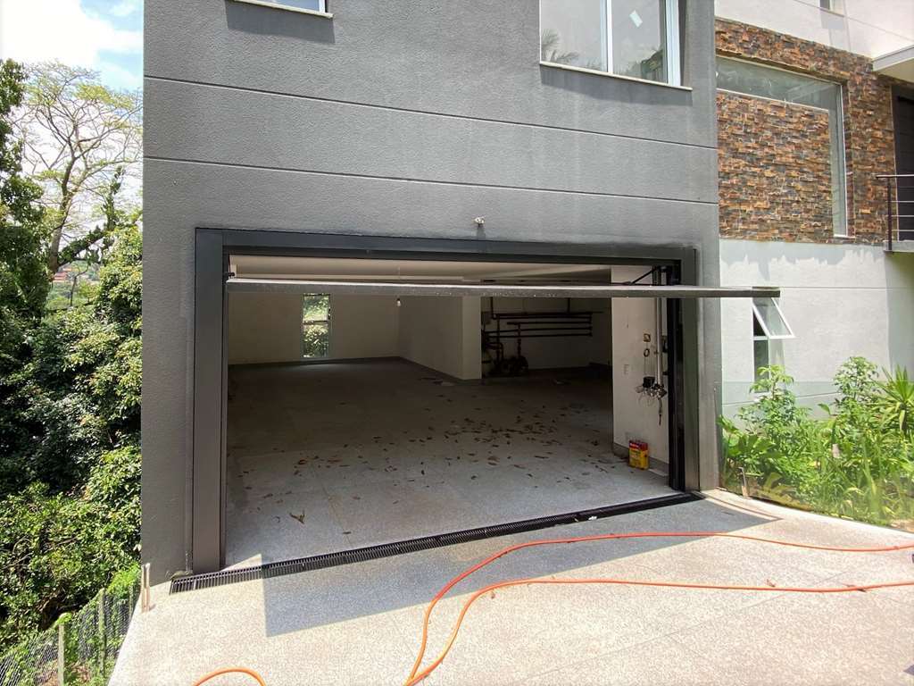 Casa zero km moderna com 4 suítes na Granja Viana, foto 7 de 47