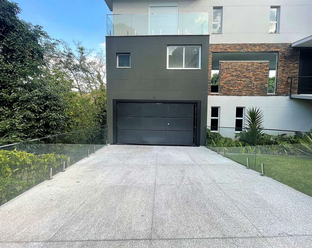 Casa zero km moderna com 4 suítes na Granja Viana, foto 8 de 47