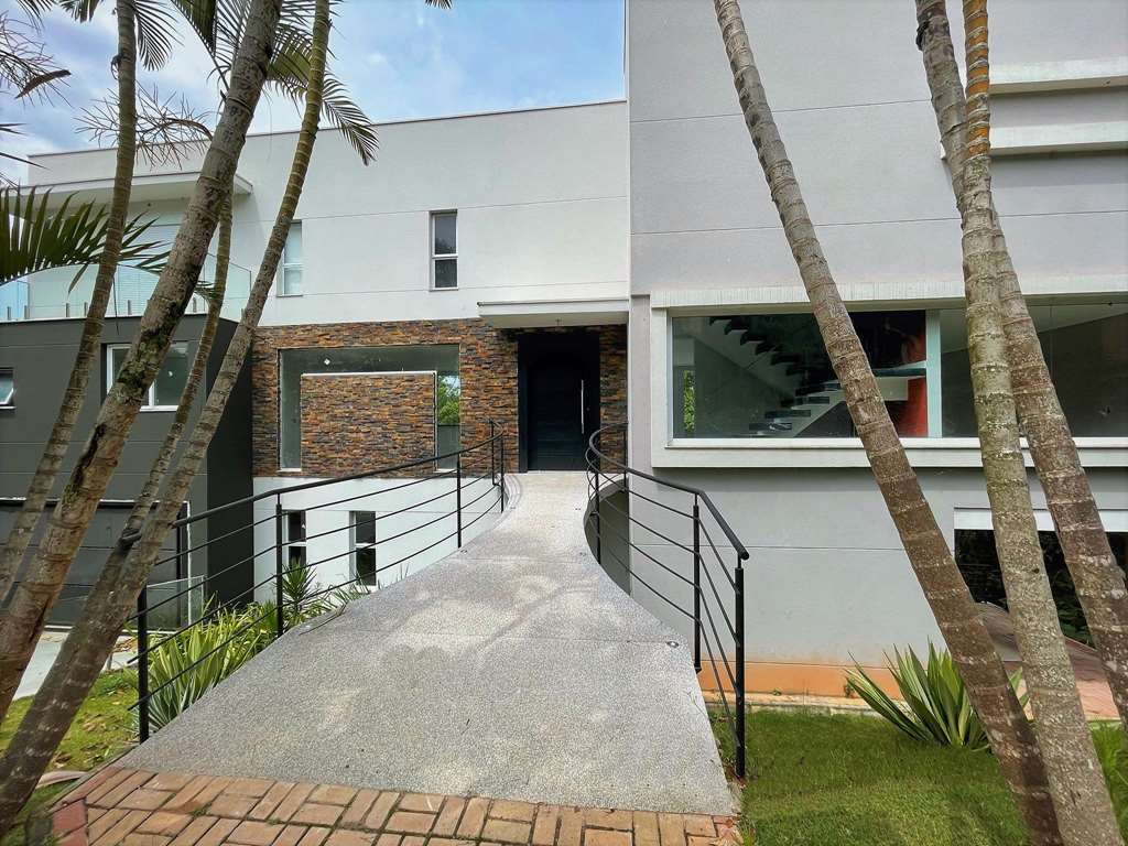 Casa zero km moderna com 4 suítes na Granja Viana, foto 10 de 47