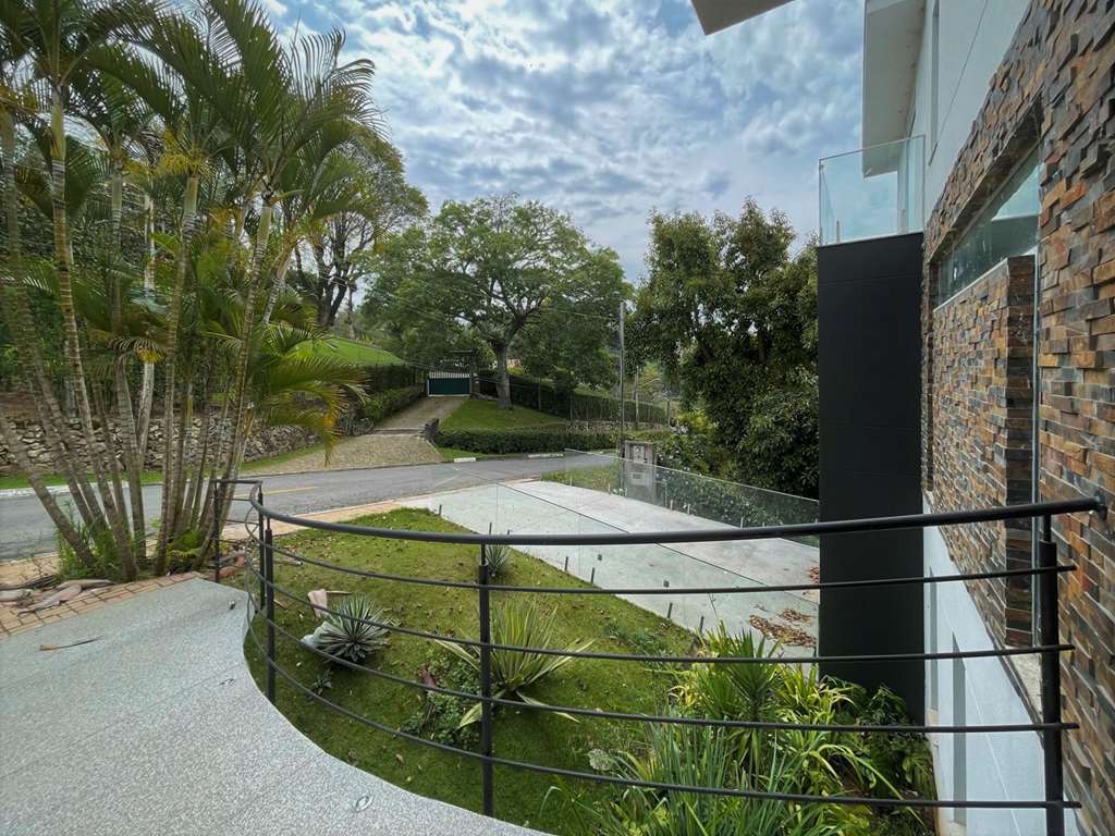 Casa zero km moderna com 4 suítes na Granja Viana, foto 11 de 47