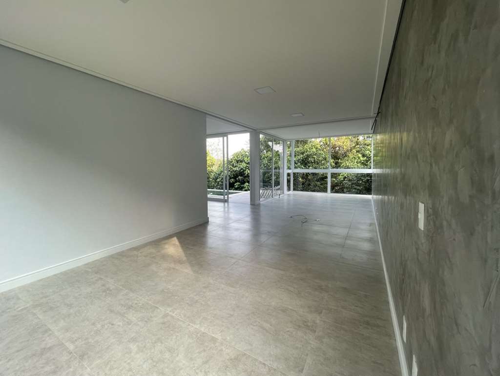 Casa zero km moderna com 4 suítes na Granja Viana, foto 14 de 47