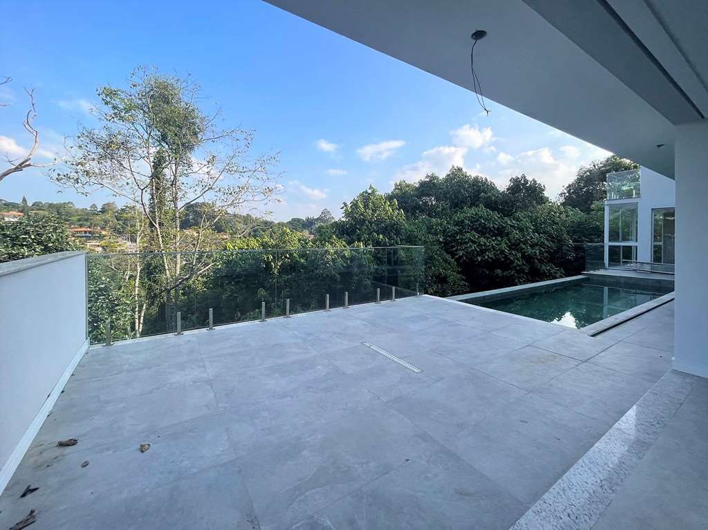 Casa zero km moderna com 4 suítes na Granja Viana, foto 22 de 47