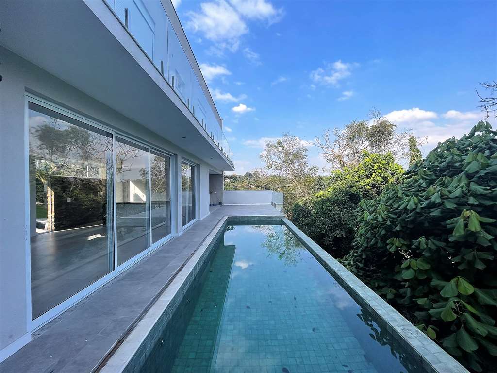 Casa zero km moderna com 4 suítes na Granja Viana, foto 23 de 47