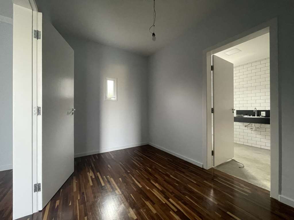 Casa zero km moderna com 4 suítes na Granja Viana, foto 31 de 47