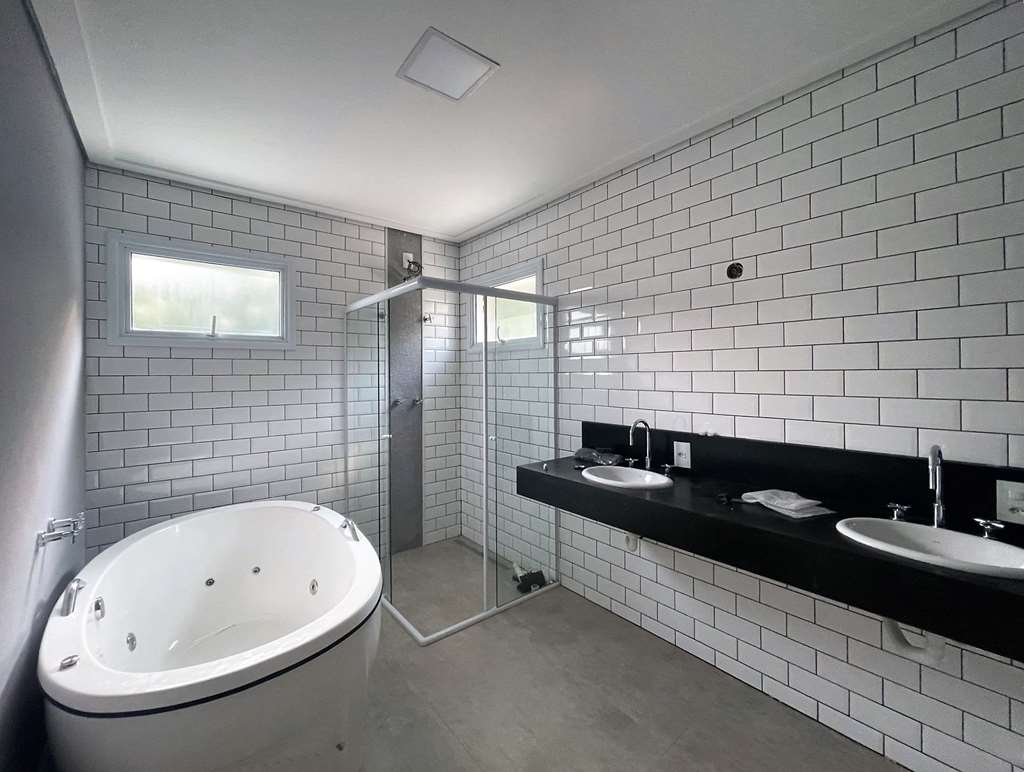 Casa zero km moderna com 4 suítes na Granja Viana, foto 32 de 47