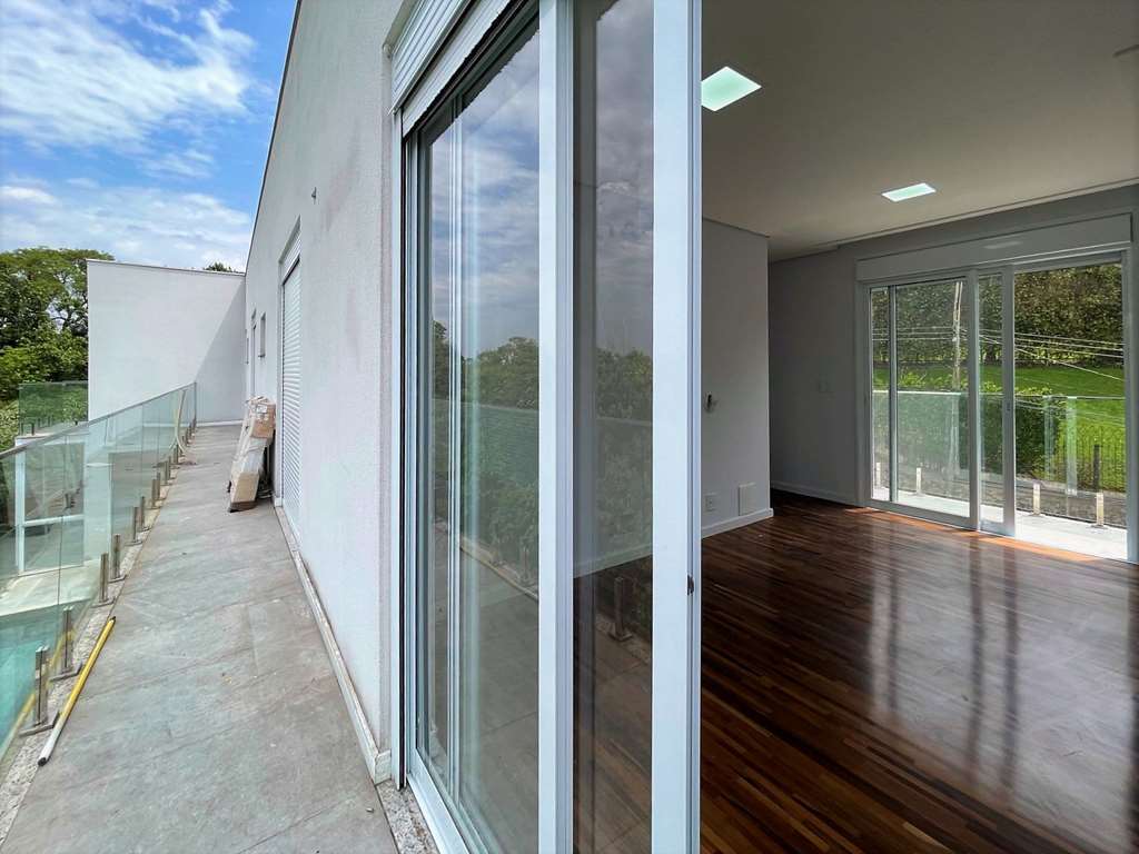 Casa zero km moderna com 4 suítes na Granja Viana, foto 36 de 47