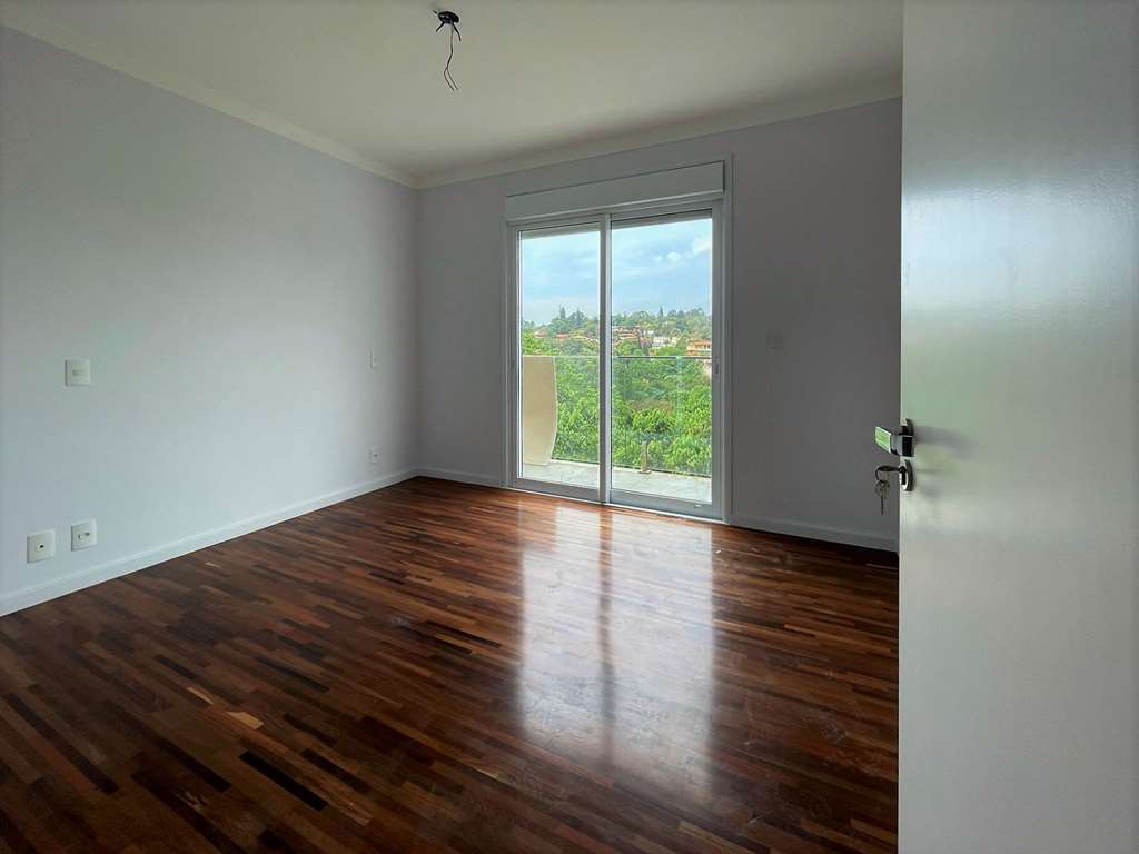 Casa zero km moderna com 4 suítes na Granja Viana, foto 37 de 47