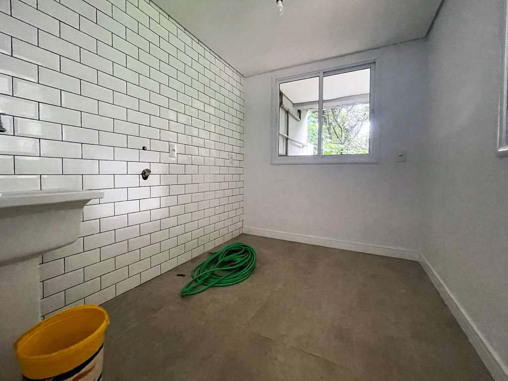 Casa zero km moderna com 4 suítes na Granja Viana, foto 42 de 47