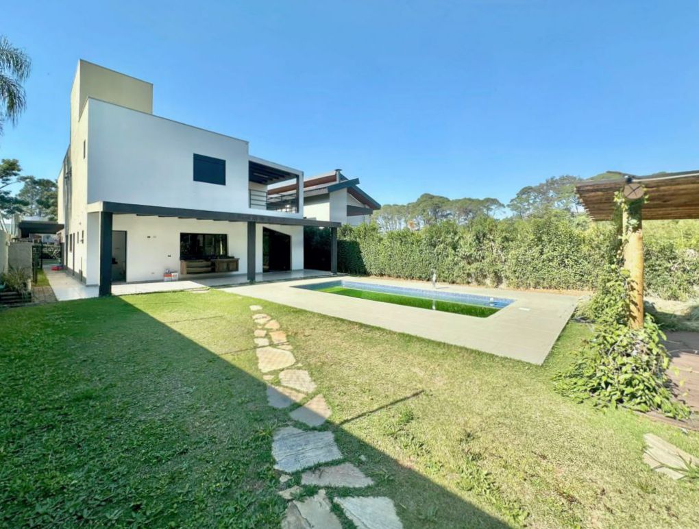 Casa moderna com 4 suítes na Granja Viana, foto 2 de 52