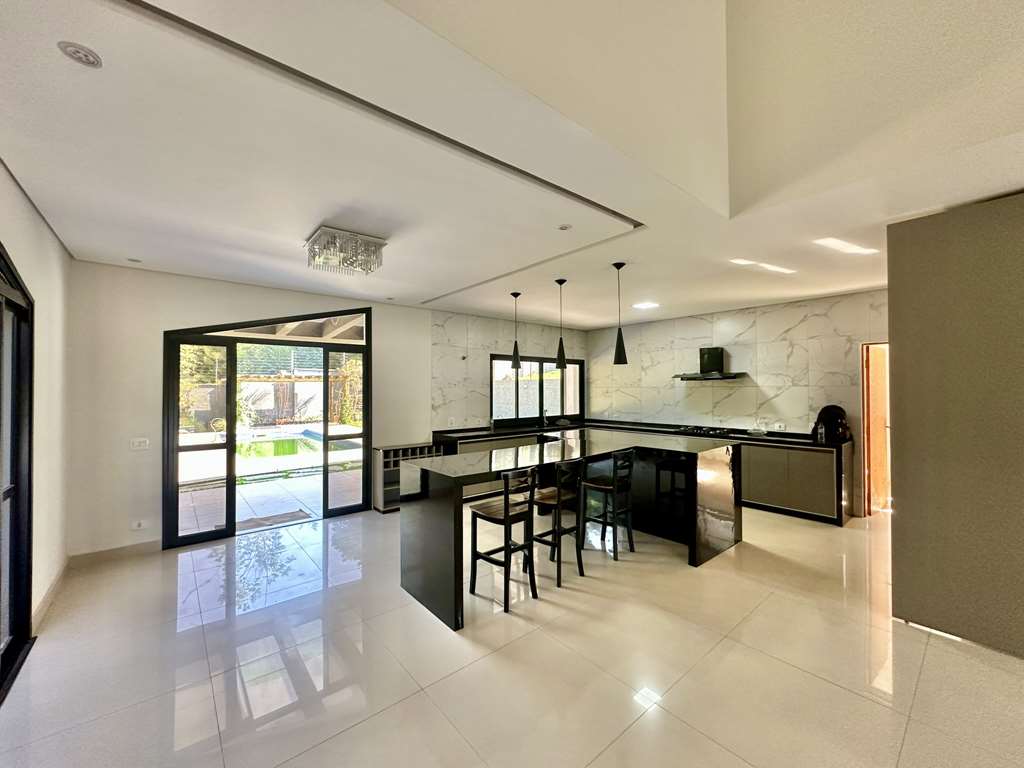 Casa moderna com 4 suítes na Granja Viana, foto 16 de 52