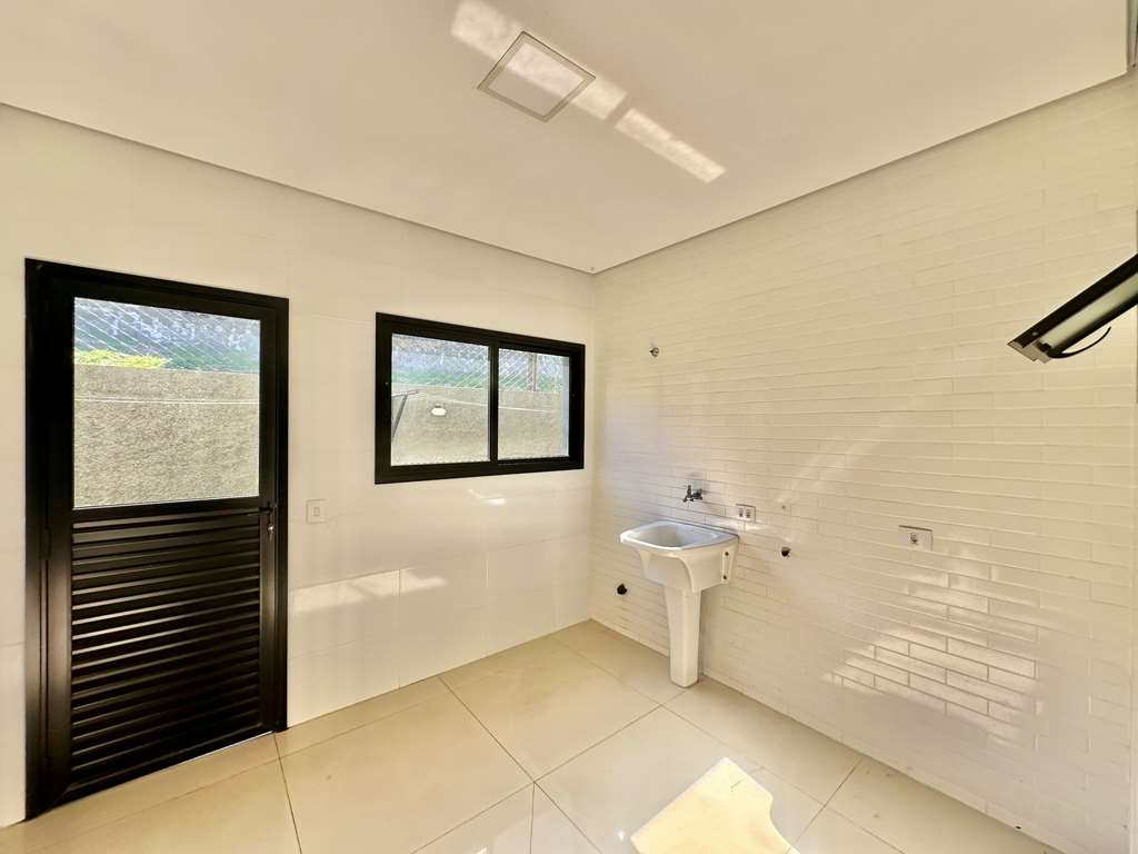 Casa moderna com 4 suítes na Granja Viana, foto 23 de 52