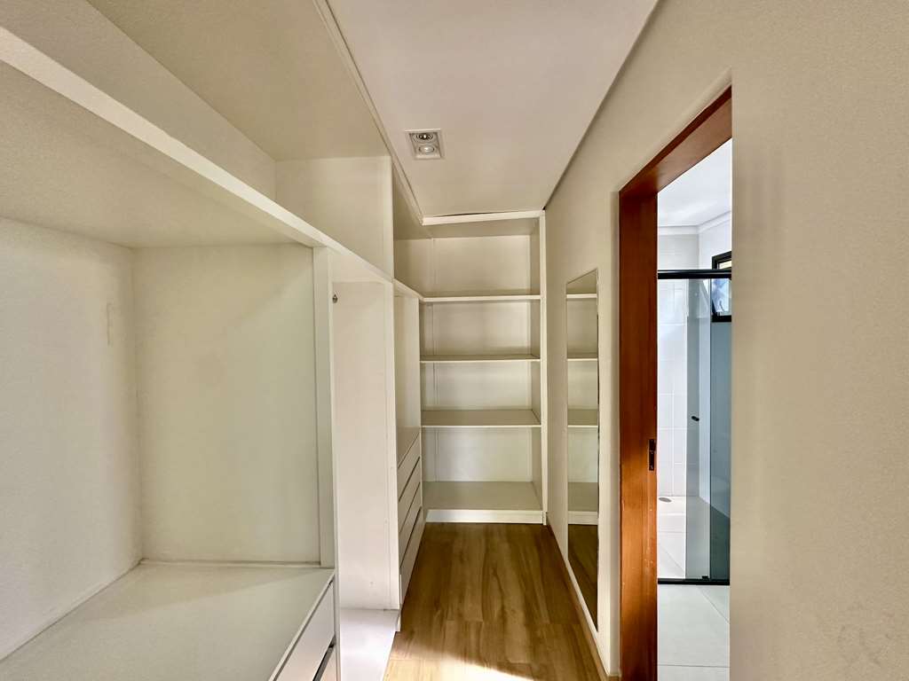 Casa moderna com 4 suítes na Granja Viana, foto 47 de 52