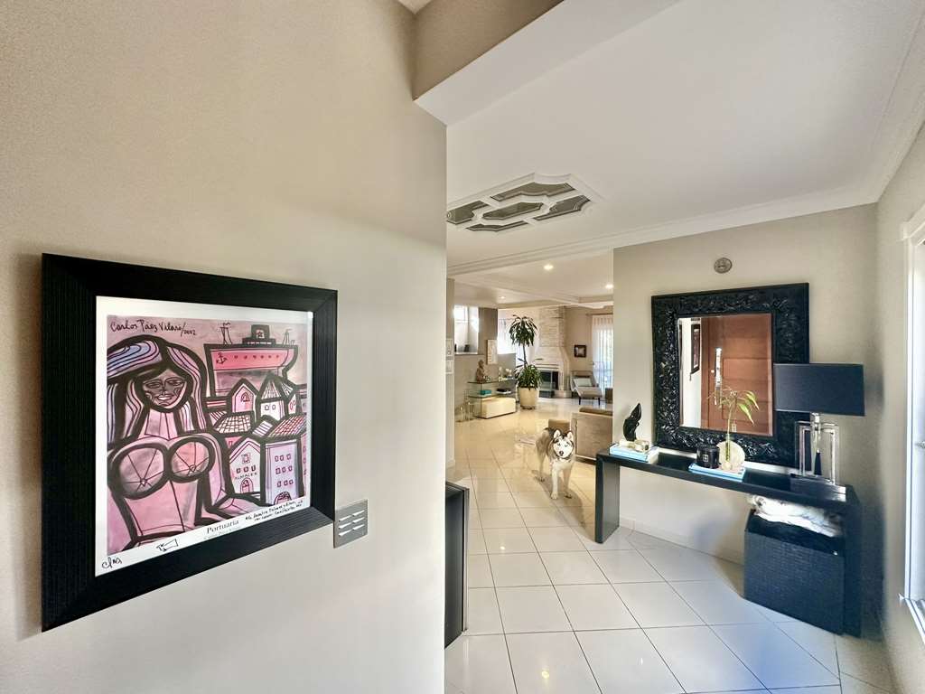 Casa impecável com 4 suítes no miolo da Granja Viana, foto 5 de 46