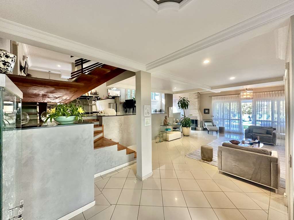 Casa impecável com 4 suítes no miolo da Granja Viana, foto 8 de 46