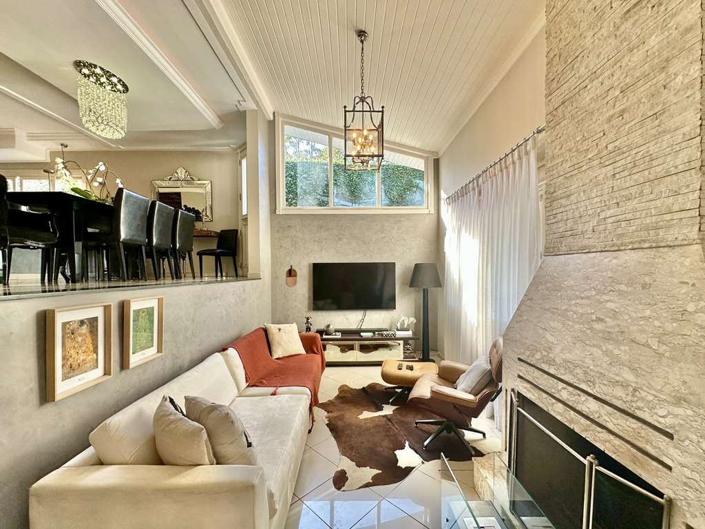 Casa impecável com 4 suítes no miolo da Granja Viana, foto 16 de 46