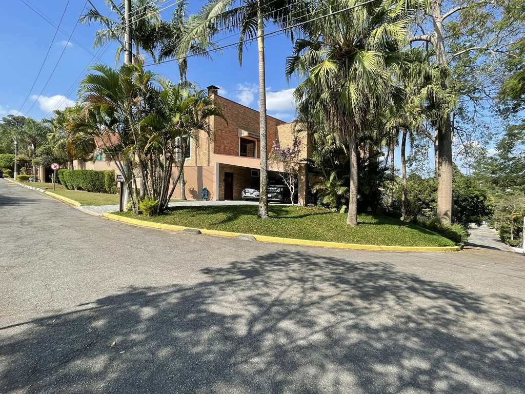 Ótima casa com 4 suítes na Granja Viana, foto 1 de 52