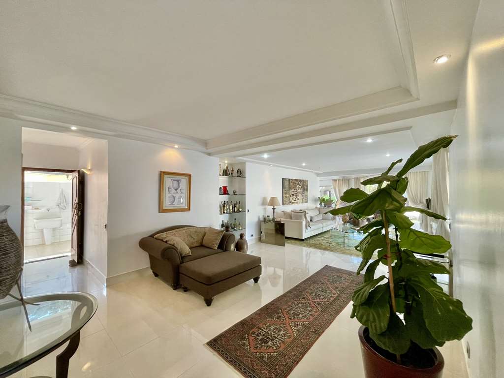 Ótima casa com 4 suítes na Granja Viana, foto 6 de 52