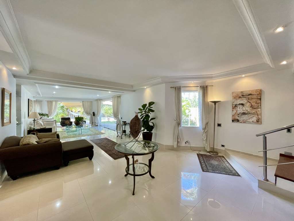 Ótima casa com 4 suítes na Granja Viana, foto 8 de 52
