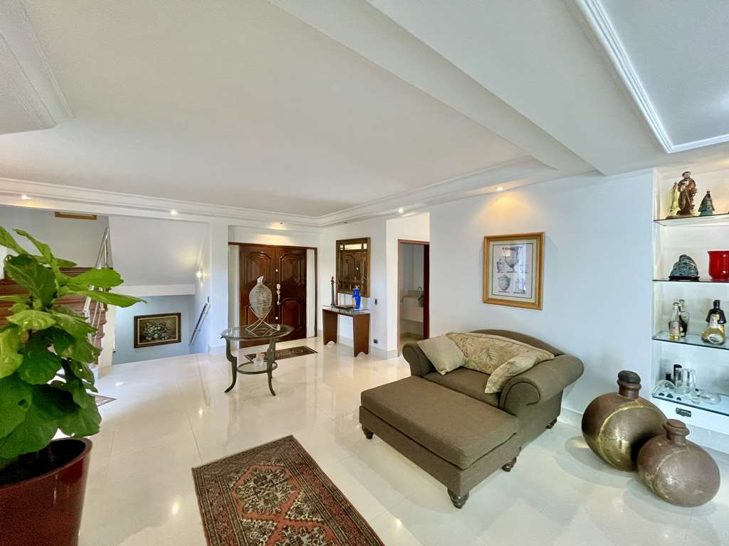 Ótima casa com 4 suítes na Granja Viana, foto 14 de 52