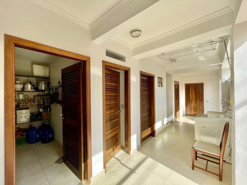 Ótima casa com 4 suítes na Granja Viana, foto 18 de 52