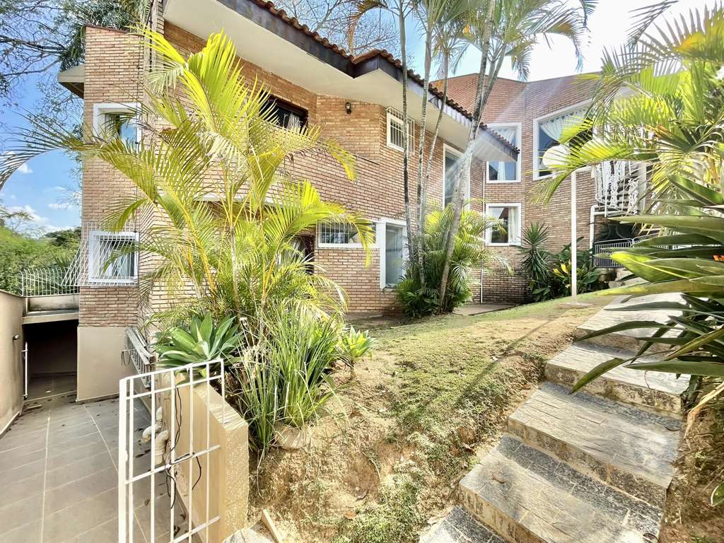 Ótima casa com 4 suítes na Granja Viana, foto 28 de 52
