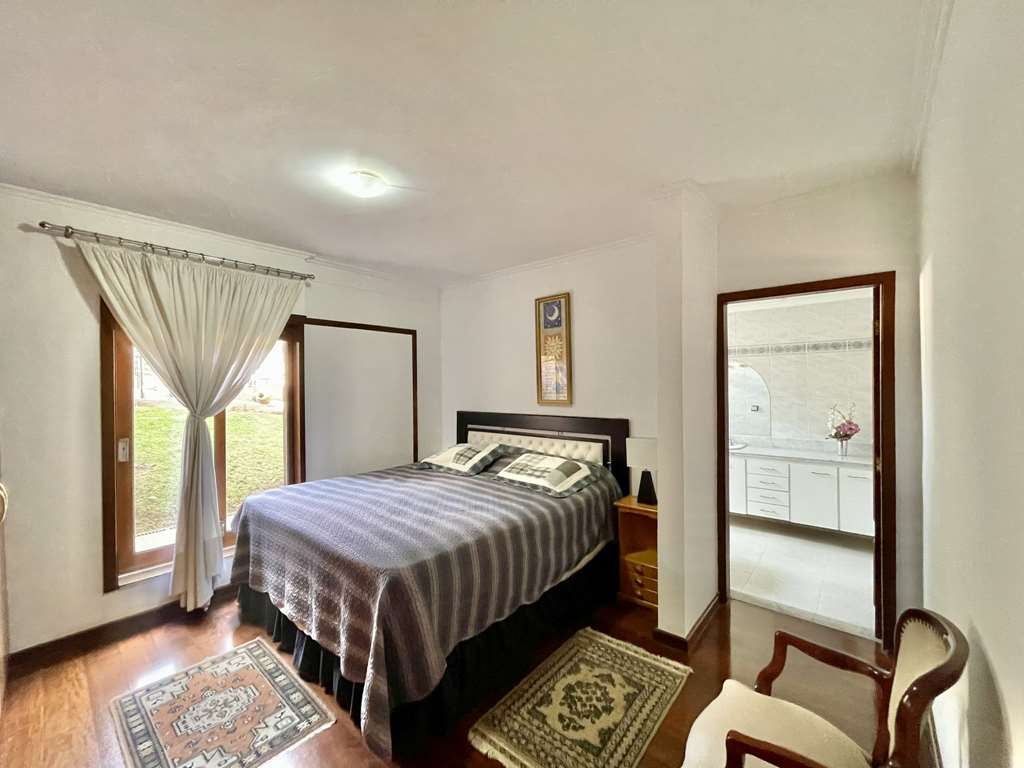 Ótima casa com 4 suítes na Granja Viana, foto 34 de 52