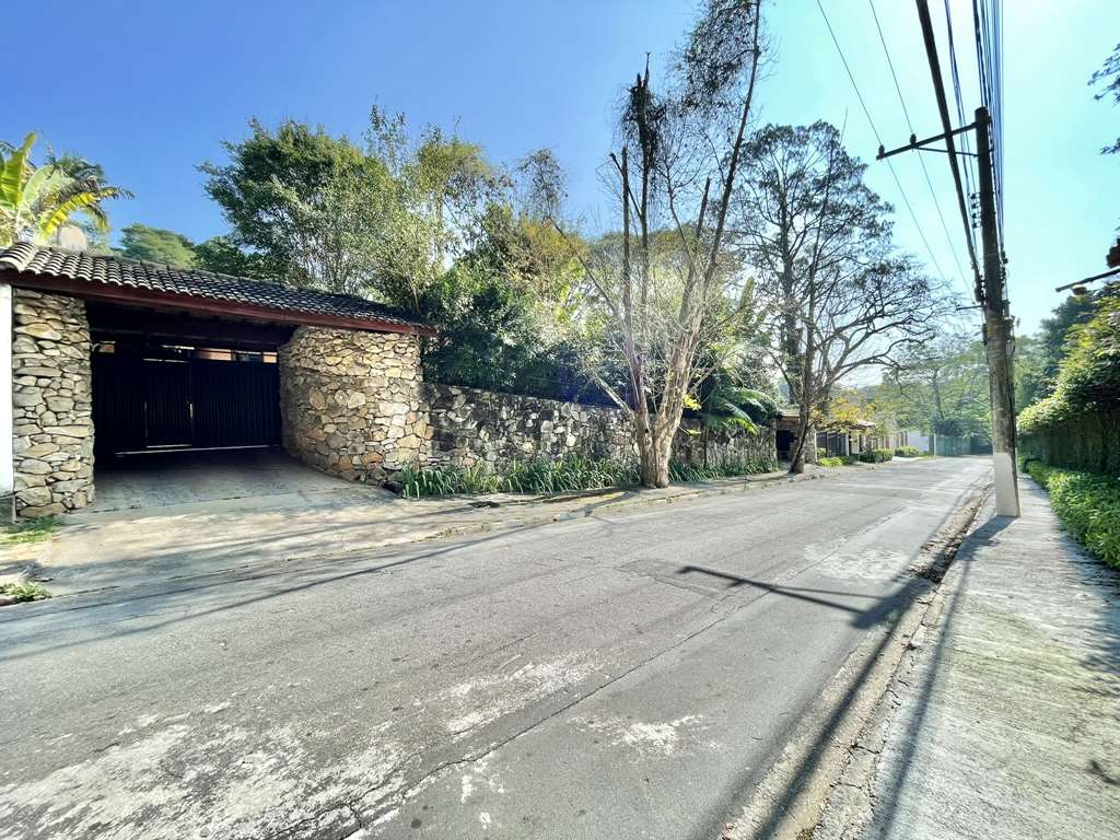 Linda casa com 5 suítes no miolo da Granja Viana, foto 2 de 53
