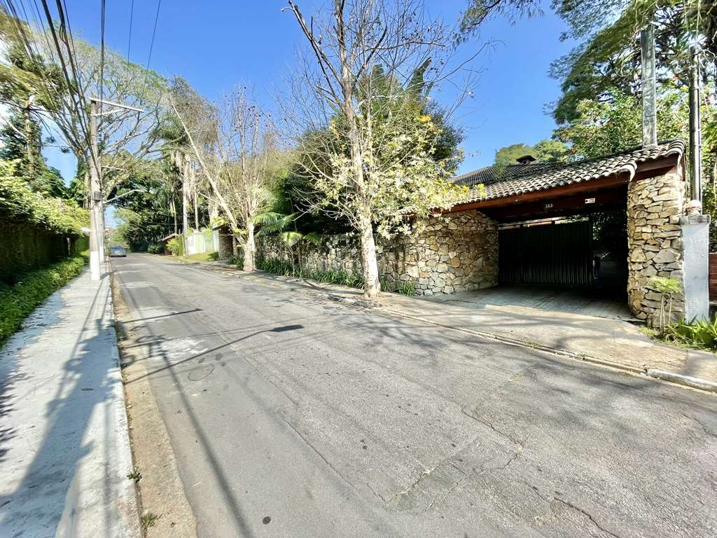 Linda casa com 5 suítes no miolo da Granja Viana, foto 3 de 53