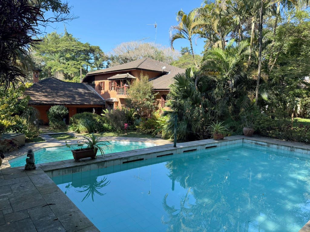 Linda casa com 5 suítes no miolo da Granja Viana, foto 4 de 53