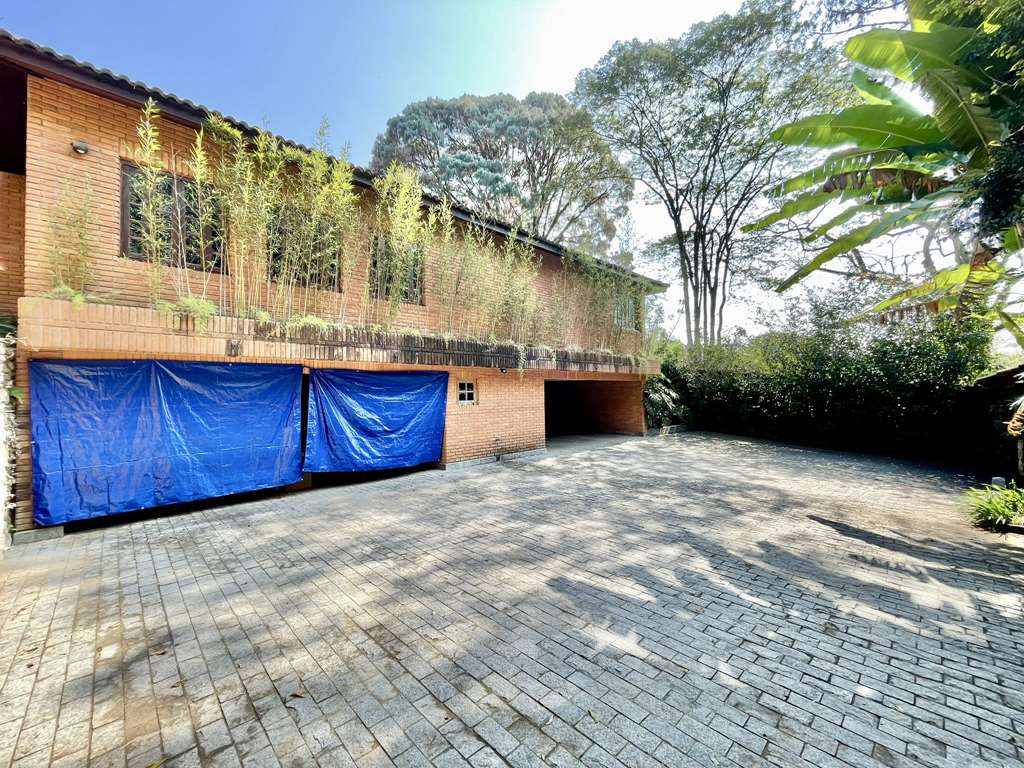 Linda casa com 5 suítes no miolo da Granja Viana, foto 7 de 53