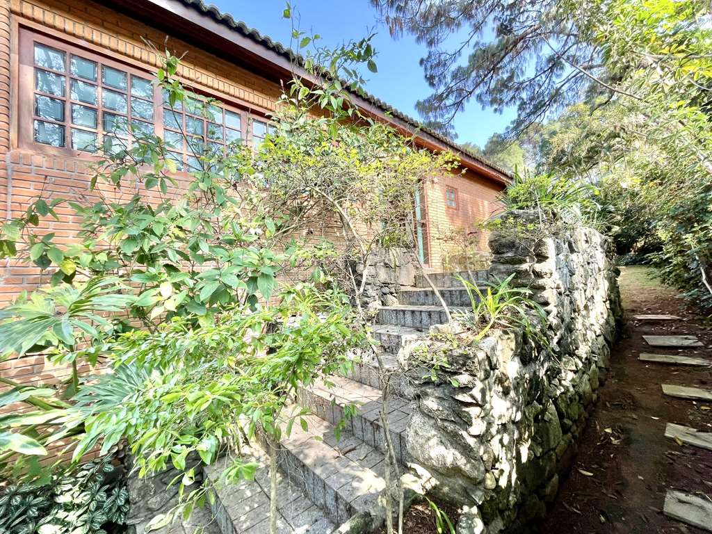 Linda casa com 5 suítes no miolo da Granja Viana, foto 8 de 53