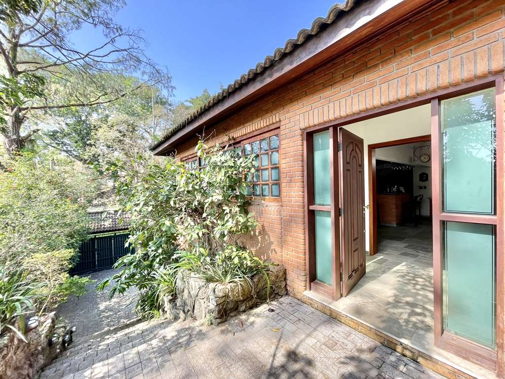 Linda casa com 5 suítes no miolo da Granja Viana, foto 9 de 53