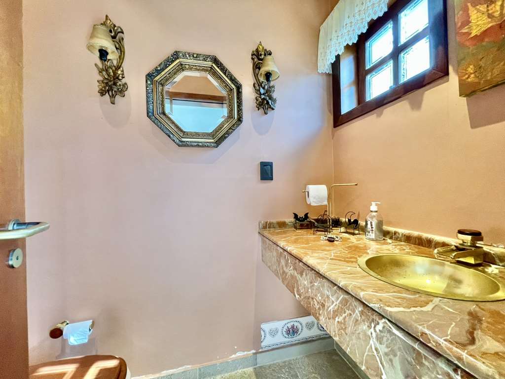 Linda casa com 5 suítes no miolo da Granja Viana, foto 10 de 53