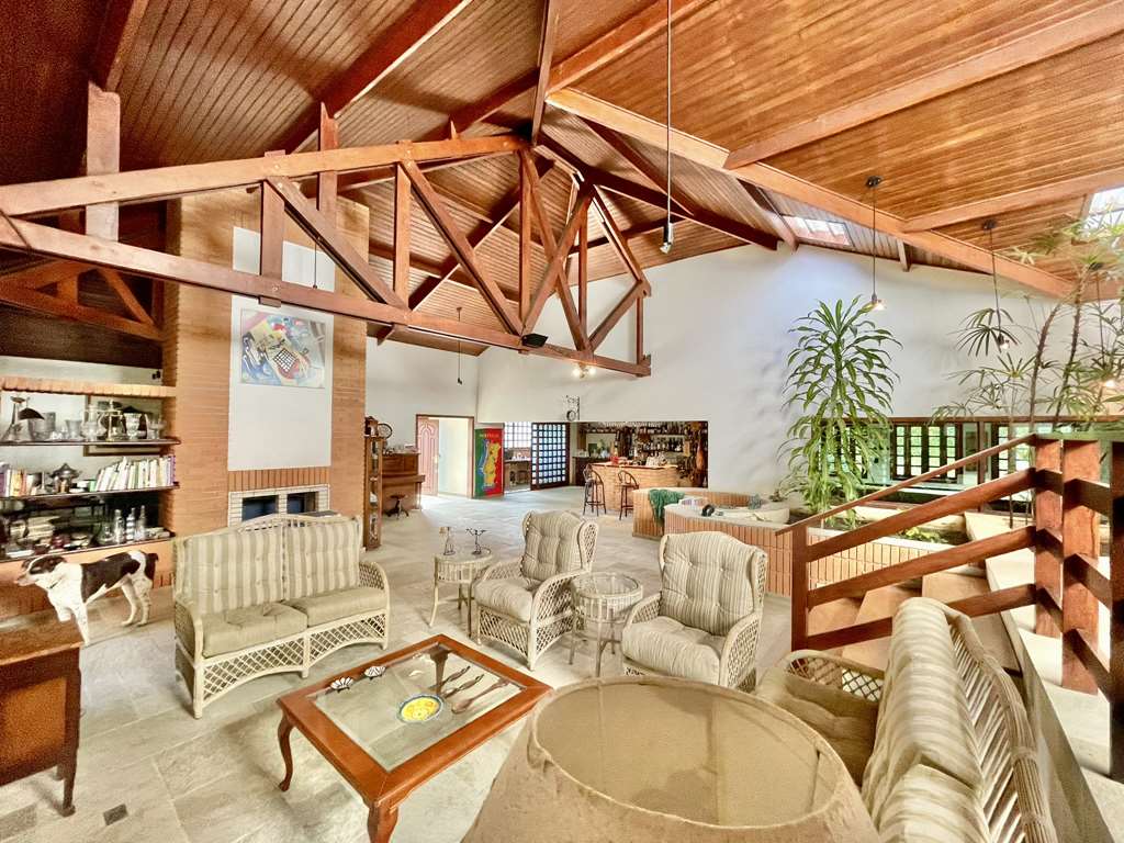Linda casa com 5 suítes no miolo da Granja Viana, foto 14 de 53