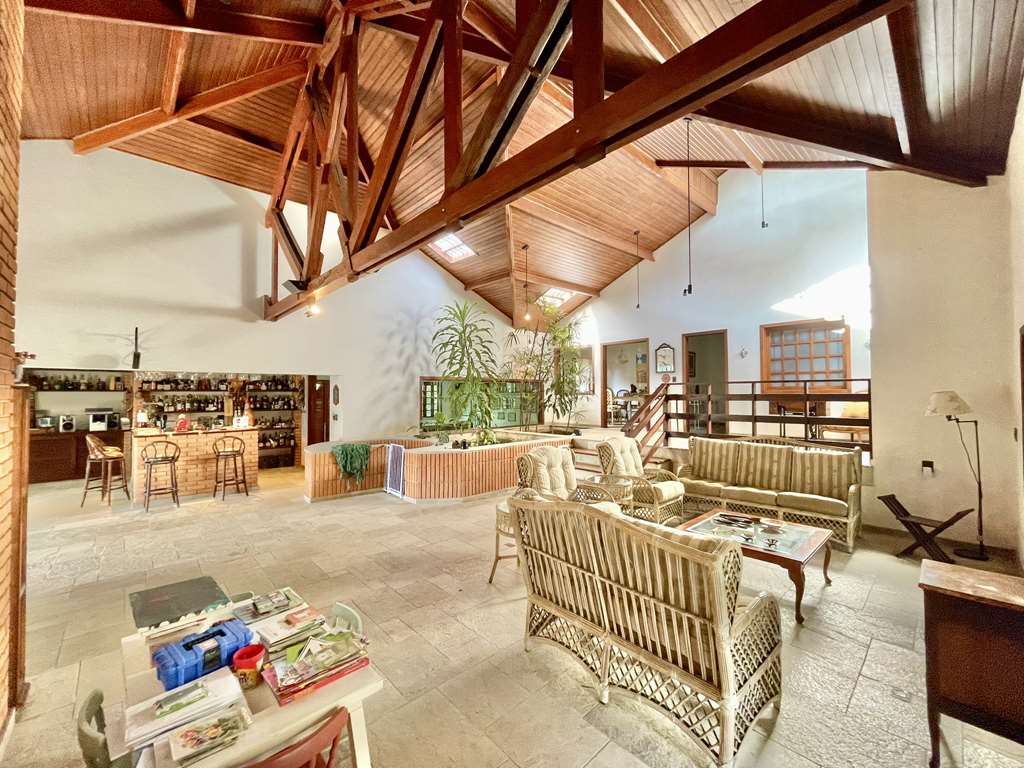 Linda casa com 5 suítes no miolo da Granja Viana, foto 15 de 53