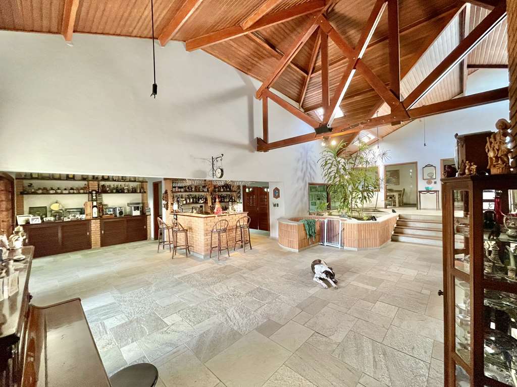 Linda casa com 5 suítes no miolo da Granja Viana, foto 20 de 53