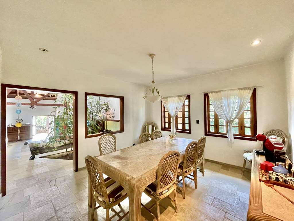 Linda casa com 5 suítes no miolo da Granja Viana, foto 25 de 53
