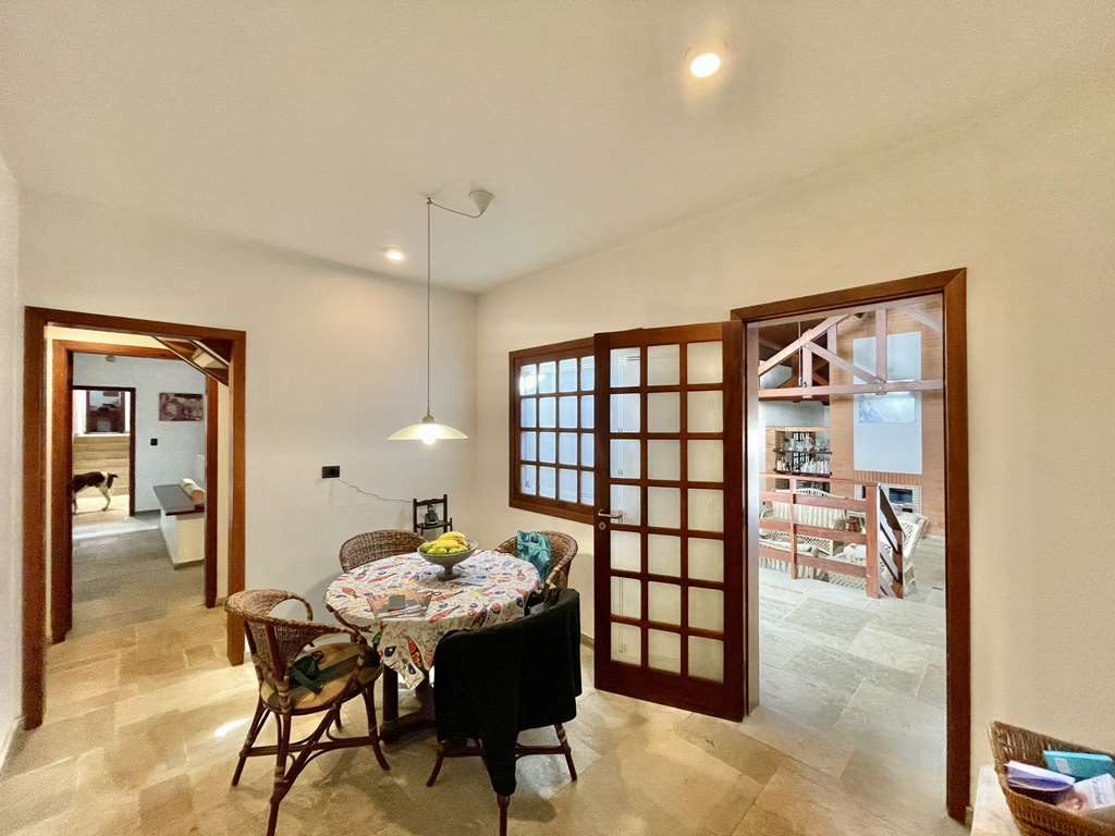 Linda casa com 5 suítes no miolo da Granja Viana, foto 26 de 53