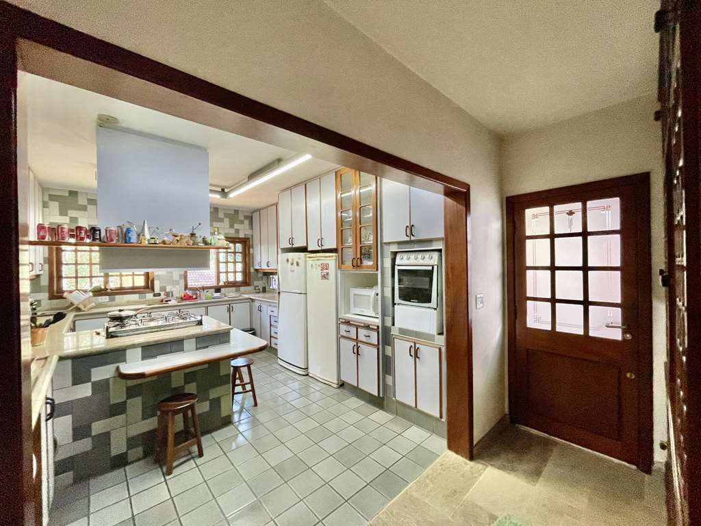 Linda casa com 5 suítes no miolo da Granja Viana, foto 27 de 53