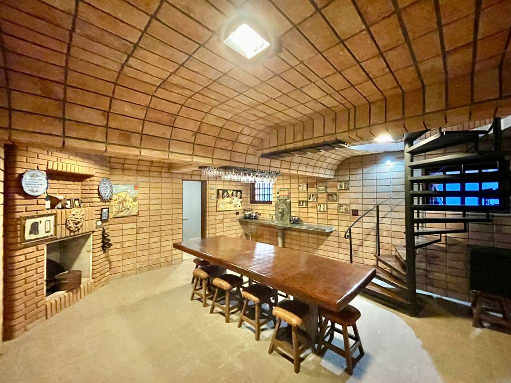 Linda casa com 5 suítes no miolo da Granja Viana, foto 28 de 53