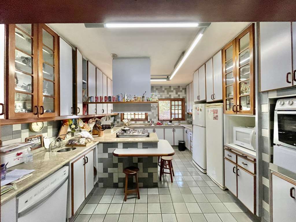 Linda casa com 5 suítes no miolo da Granja Viana, foto 32 de 53