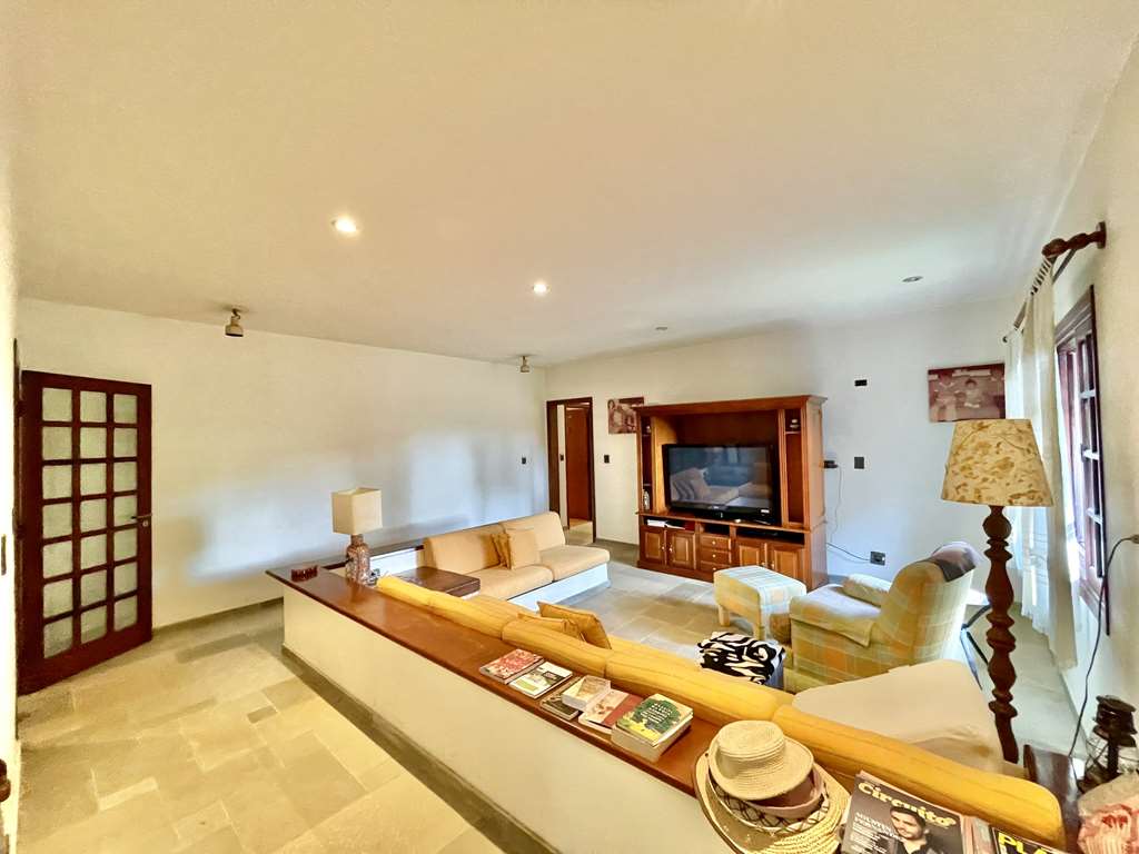 Linda casa com 5 suítes no miolo da Granja Viana, foto 36 de 53