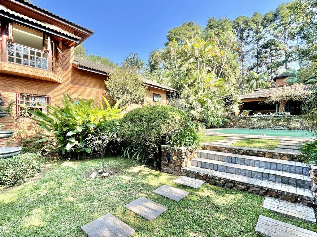 Linda casa com 5 suítes no miolo da Granja Viana, foto 44 de 53