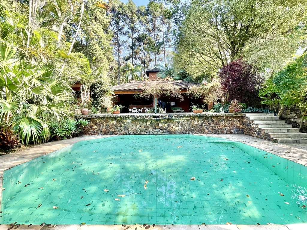Linda casa com 5 suítes no miolo da Granja Viana, foto 46 de 53