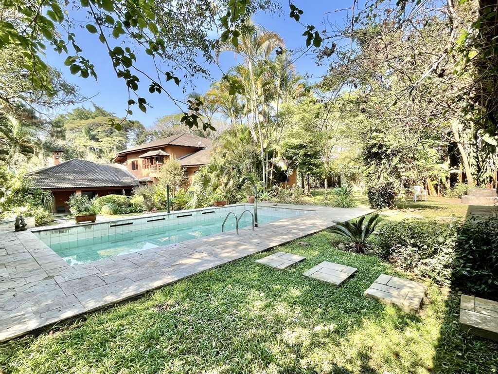 Linda casa com 5 suítes no miolo da Granja Viana, foto 48 de 53
