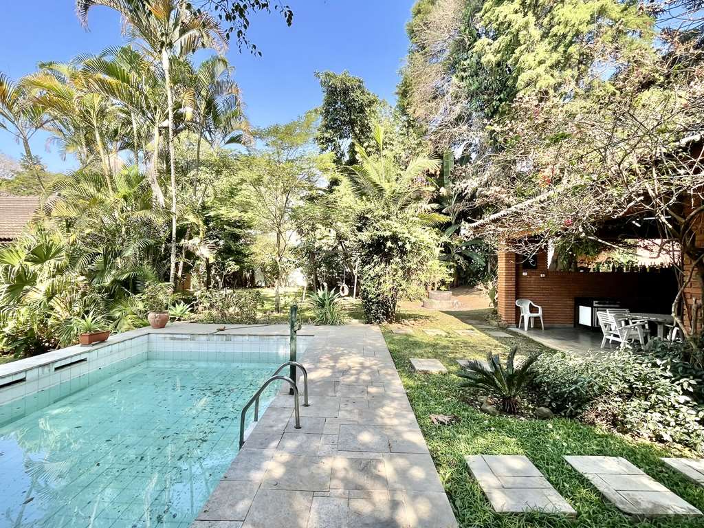 Linda casa com 5 suítes no miolo da Granja Viana, foto 52 de 53